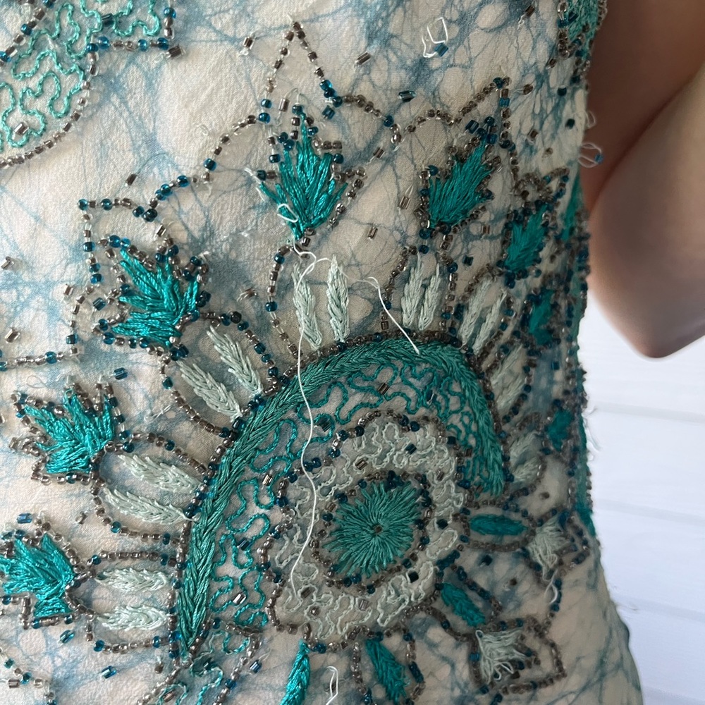 Elegant Green Patterned Dress - Picture 5 of 9